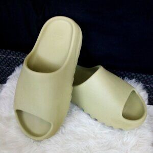 ADIDAS YEEZY SLIDES